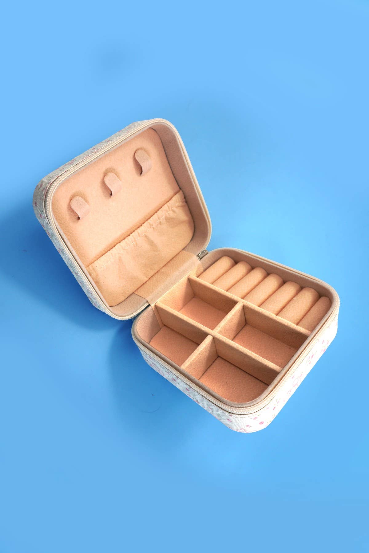 JEWELRY ORGANIZER TRAVEL BOX CASE, off white