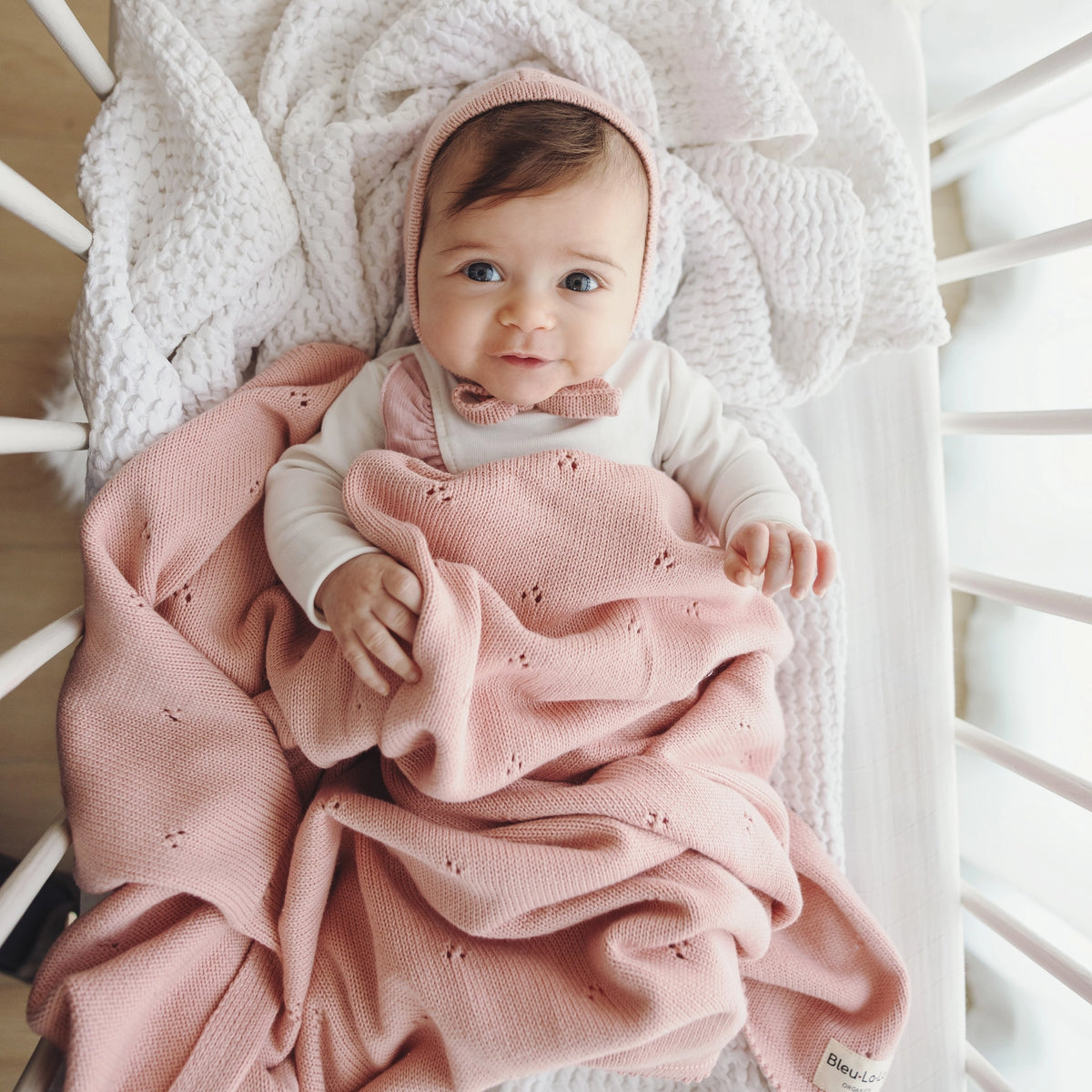 Couverture de naissance en coton biologique rose pâle ajourée