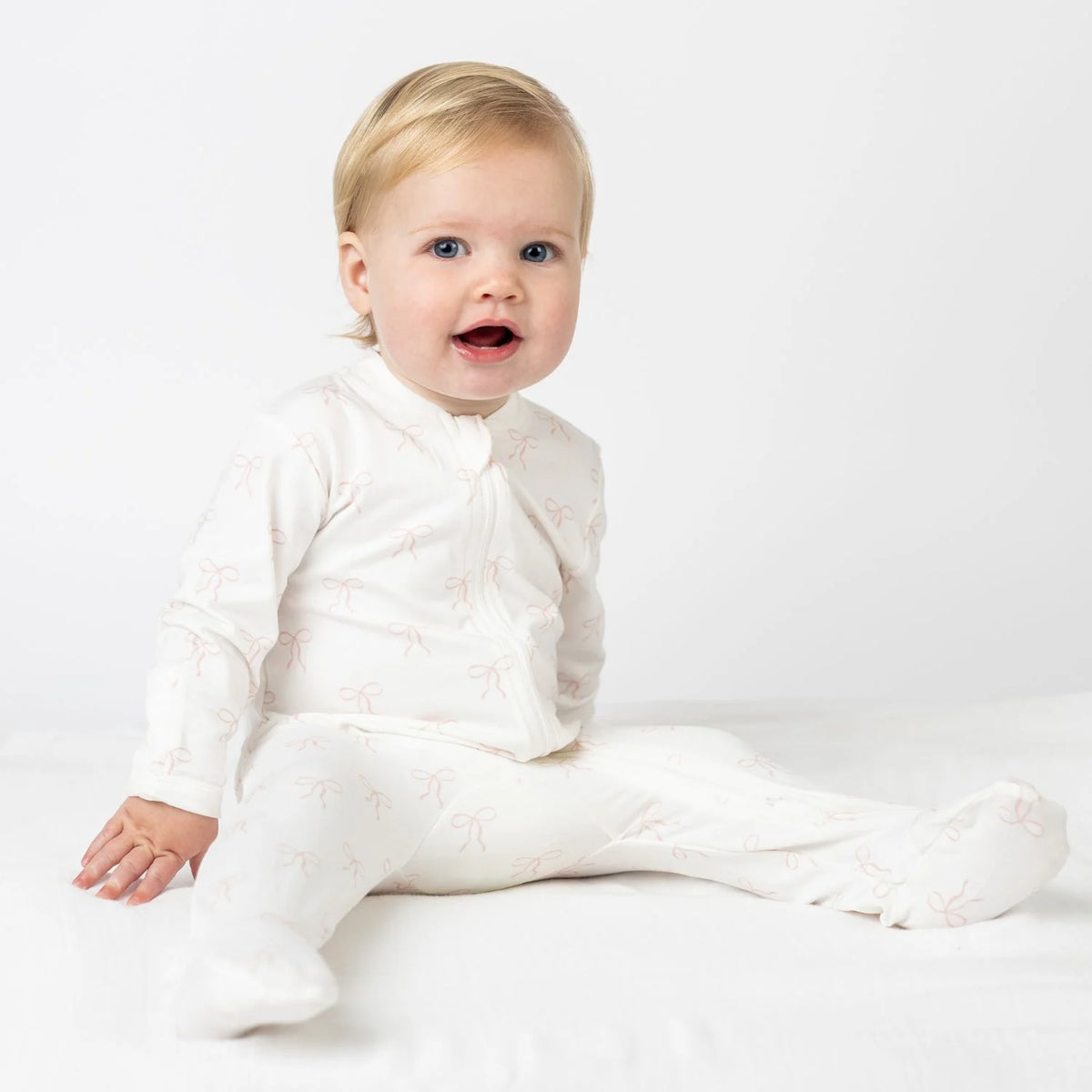 Pyjama une pièce à pieds intégrés - motifs nœuds