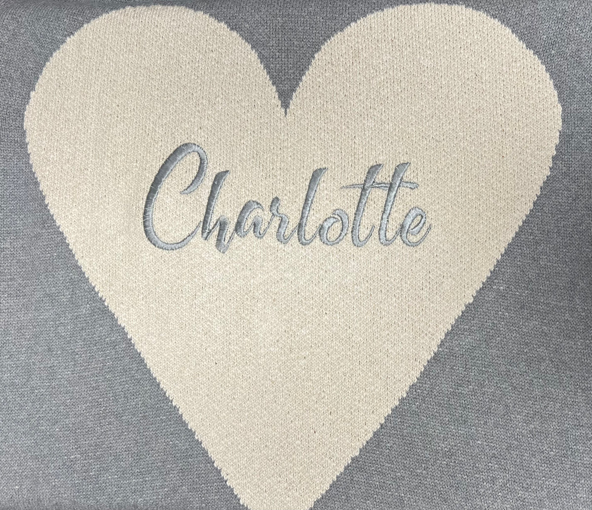 Couverture Personnalisée - Grise avec Coeur Crème
