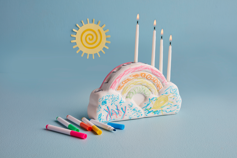 Menorah à colorier - arc-en-ciel