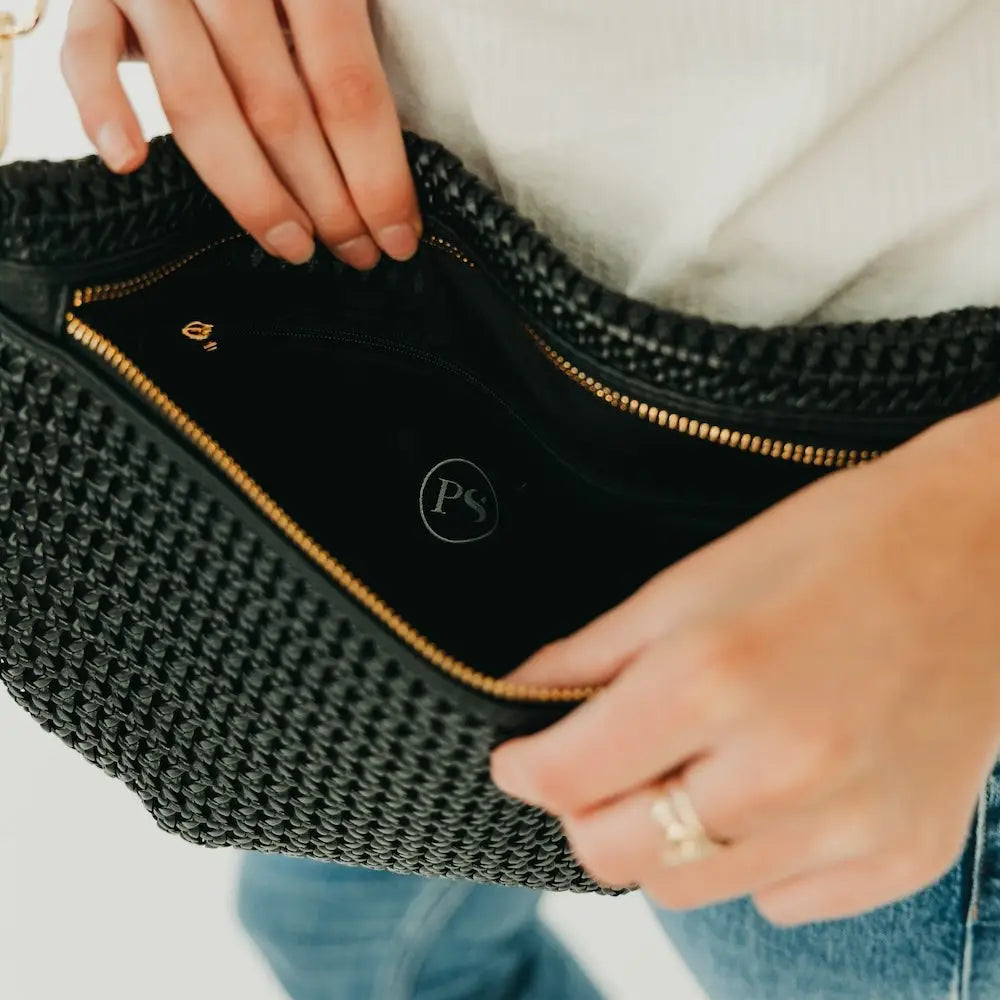 Sac banane en cuir vegan tressé – noir