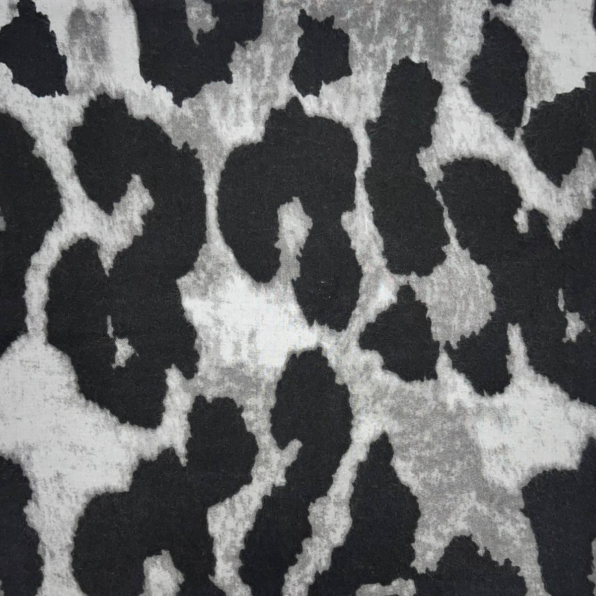 Big leopard print of medium weight scarf