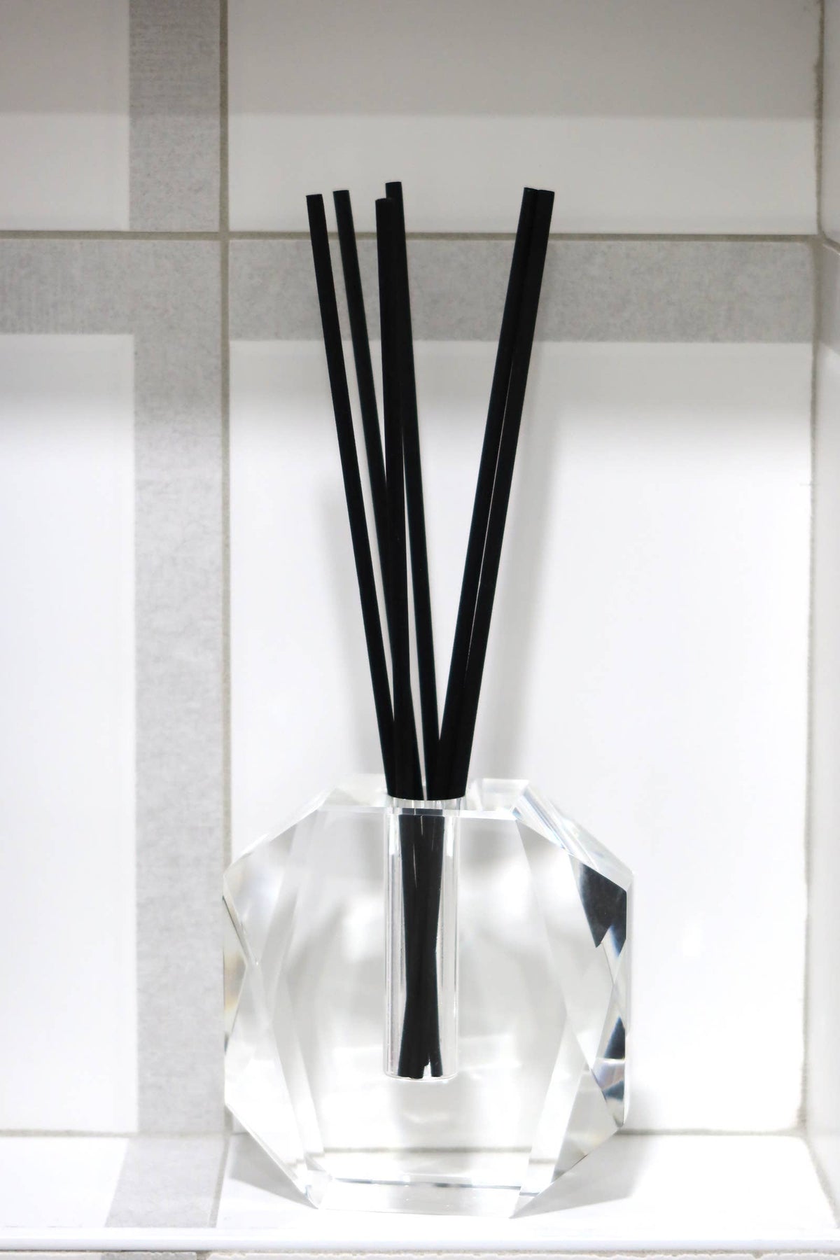 Crystal Diffuser Dimensional Design with Black Reeds