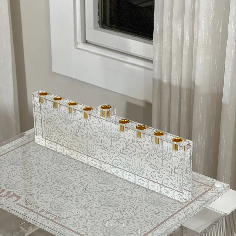 Menorah en Lucite ornée d'un motif de vigne de Hanoukka 