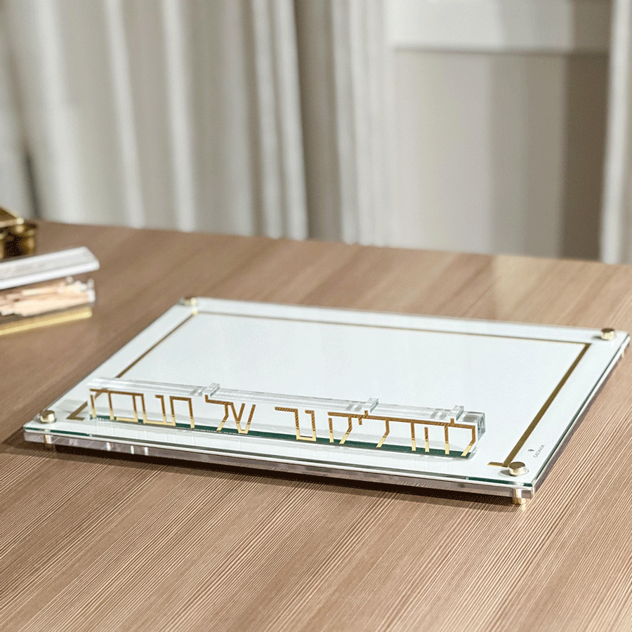 Plateau de Hanoukka en similicuir, lucite et or 