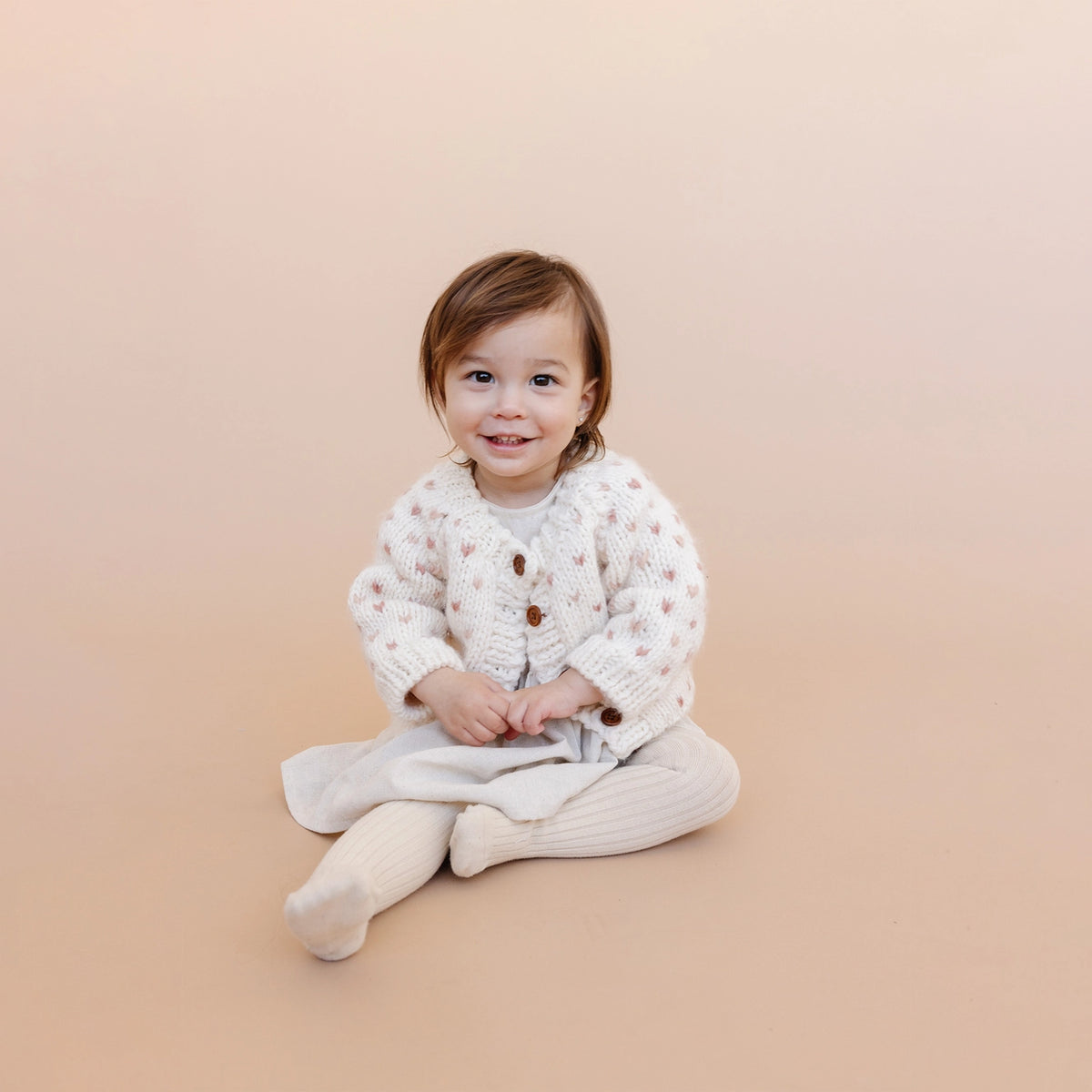Gilet bébé à cœurs blancs