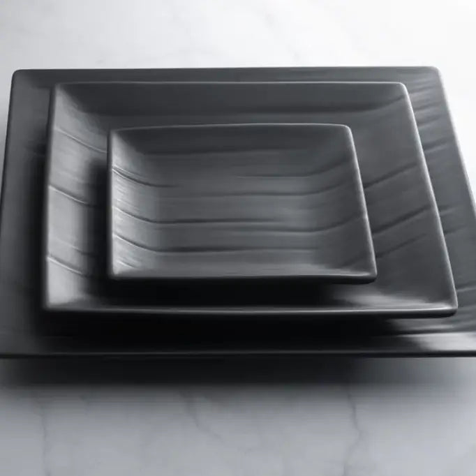 Assiette carrée Gourmet en mélamine satinée noire