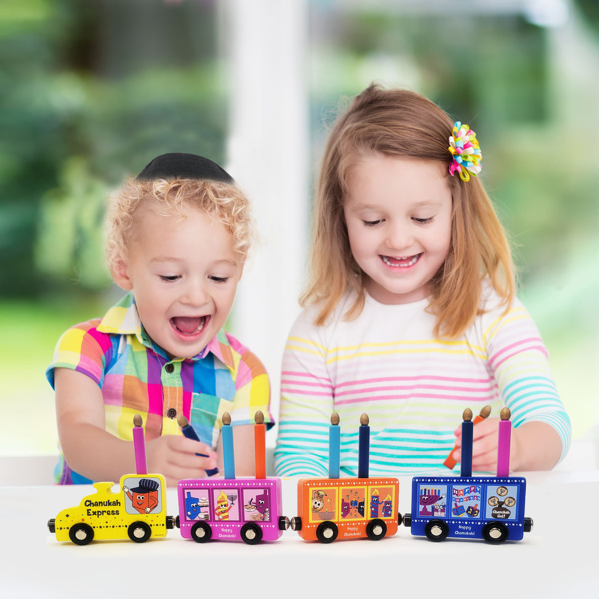 Menorah en bois avec bougies amovibles