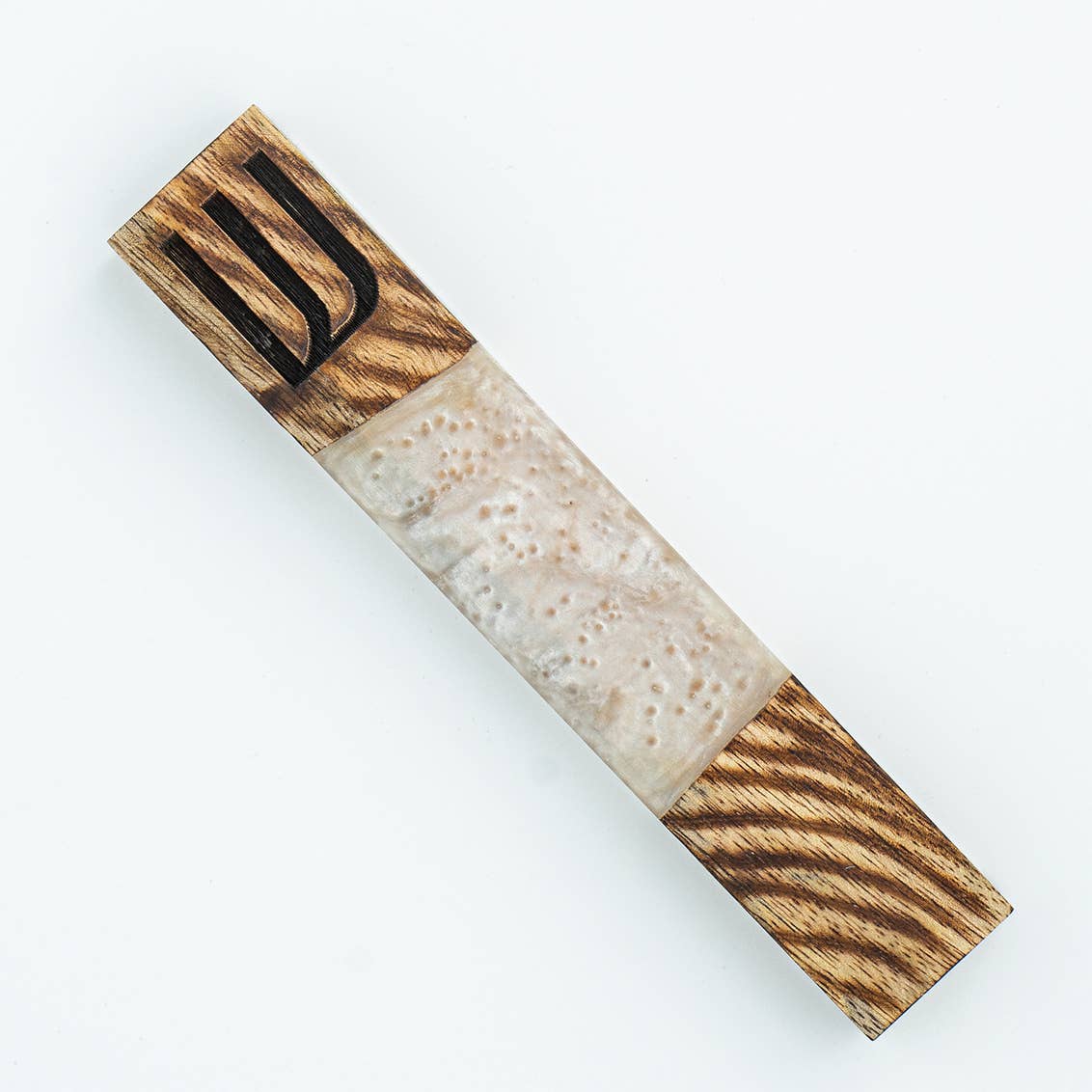 Mezouza en bois et résine blanche