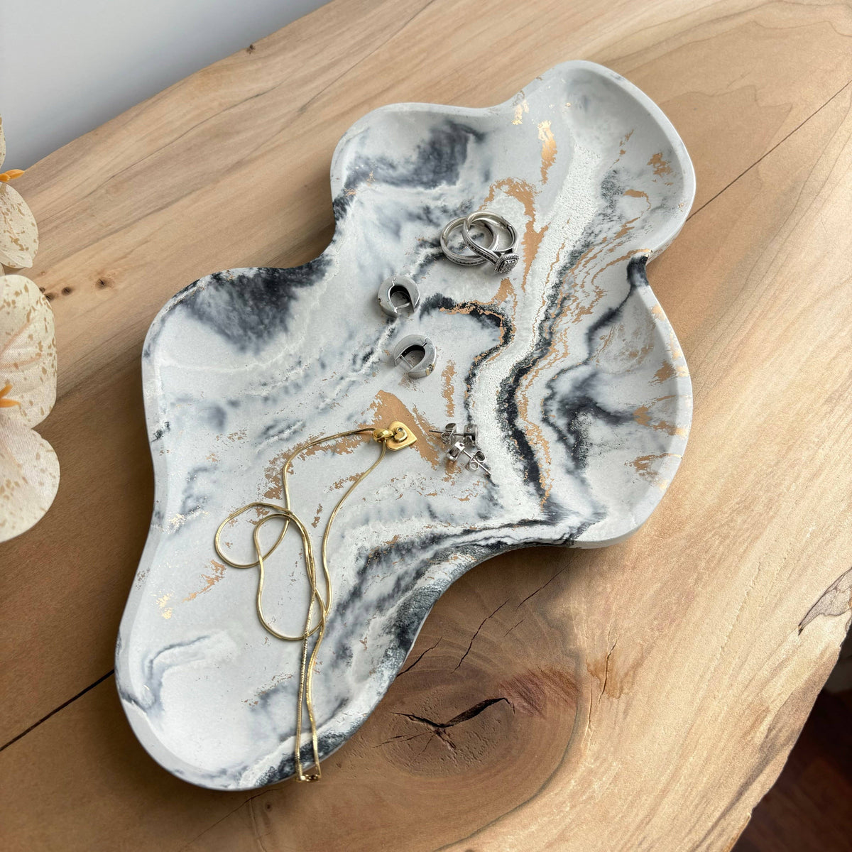 Concrete Curvy Tray - black marble fusion