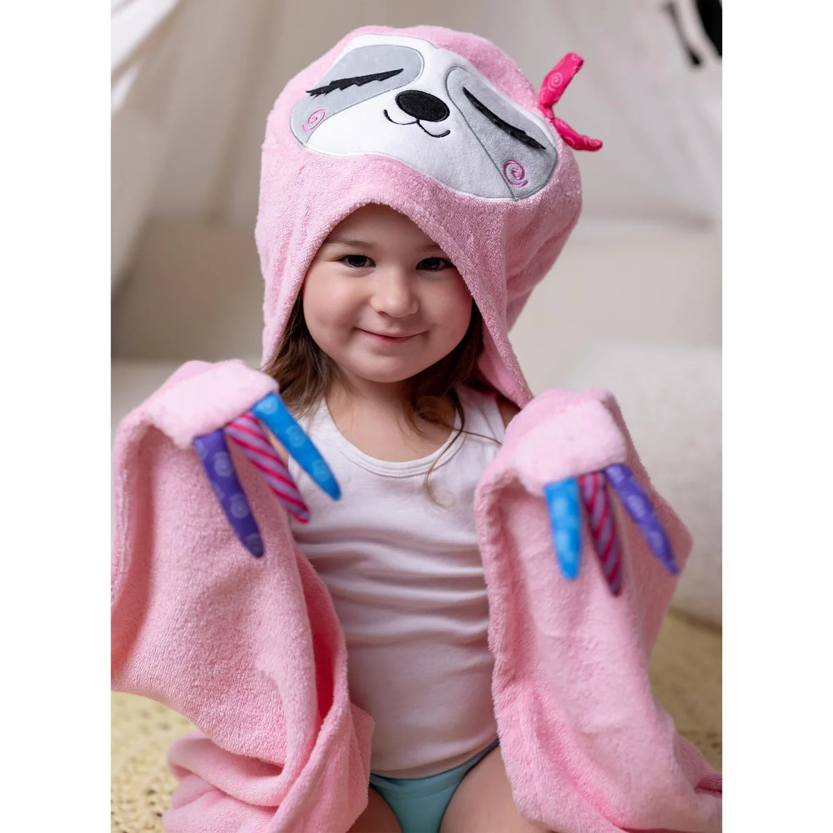 Serviette de bain à capuche en tissu éponge pelucheux personnalisée pour enfants - Sadie Sloth 2Y+
