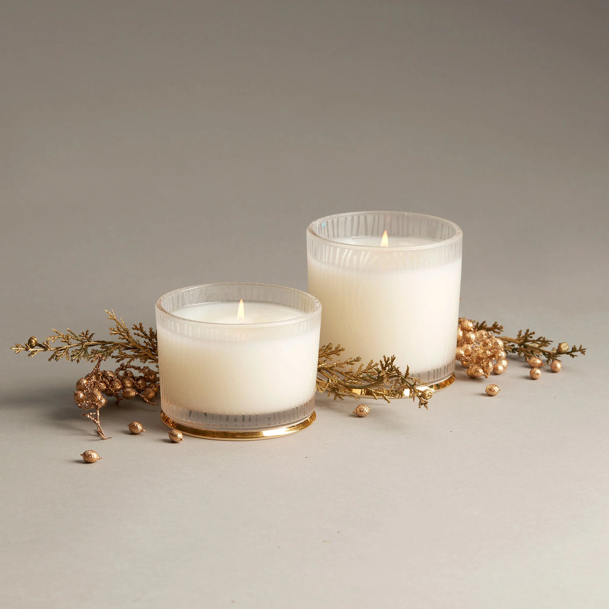 Thymes - Bougie en bois givré doré de sapin Frasier